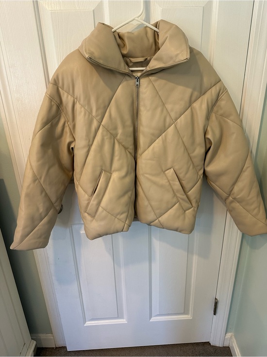Abercrombie & Fitch Jackets & Blazers - Abercrombie & Fitch Quilted Puffer Jacket in Beige